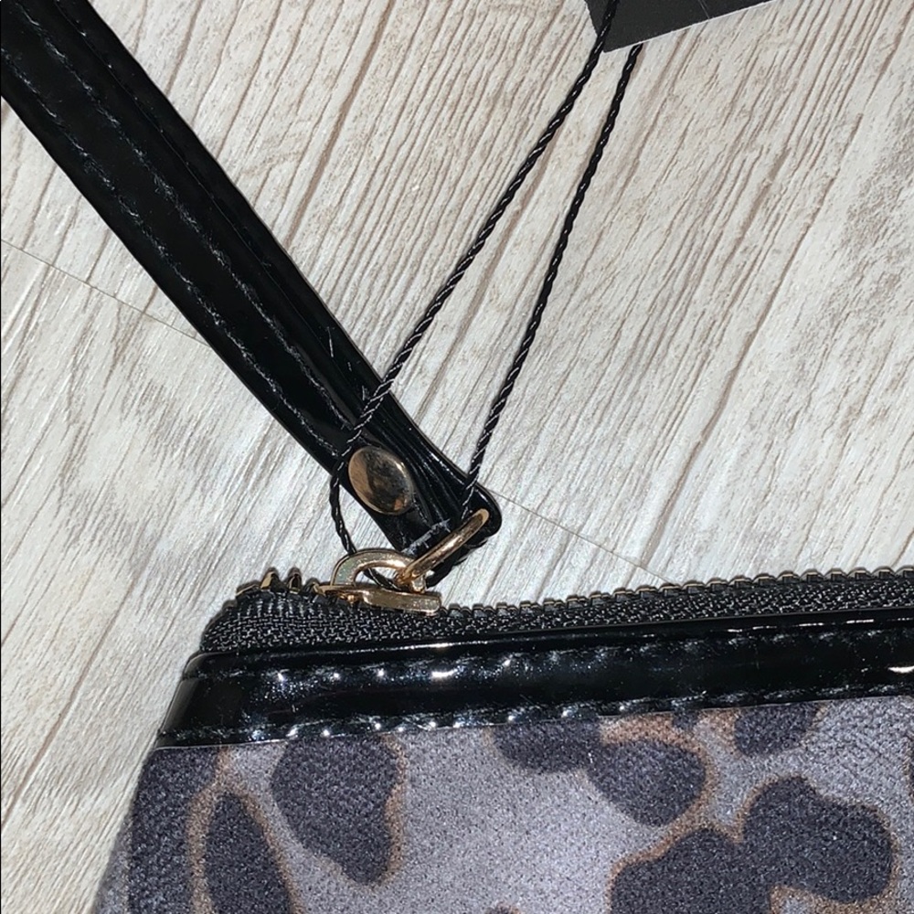 🌼🌼Makeup bag🌼🌼 - Picture 4 of 5